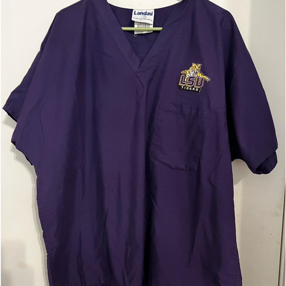 Landaiu LSU Scrub top*XL* purple with LSU LOGO NWOT
